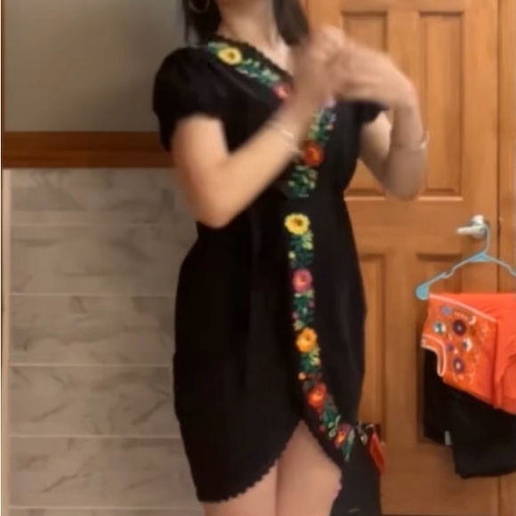 YZXDORWJ WIMENS MEXICAN FLORAL EMBROIDERED WRAP DRESS - Picture 10 of 14